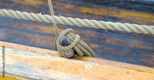 10502_Closer_look_of_the_ship_rope.jpg
