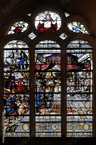Фотография Stained glass windows in the church depicts The Parable of Those Invited to the