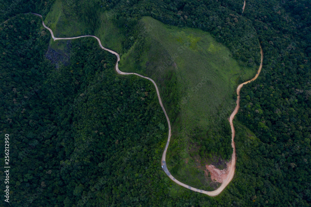 Mapa do Brasil, esculpido nas montanhas.