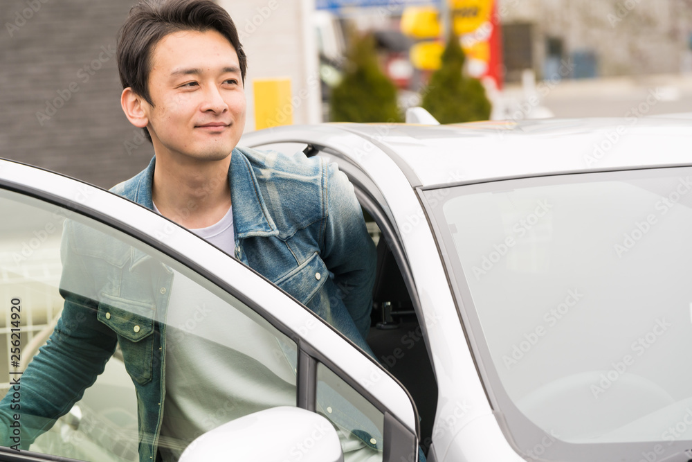 車のドアを開ける男性 Stock 写真 Adobe Stock