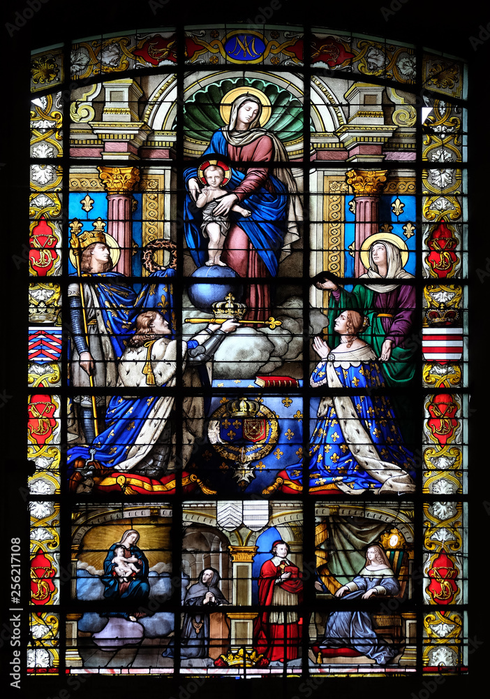 Mary and Child, King Louis IX holding the crown of thorns, King Louis XIII and his wife Anna of Austria, stained glass in the Basilica of Notre Dame des Victoires