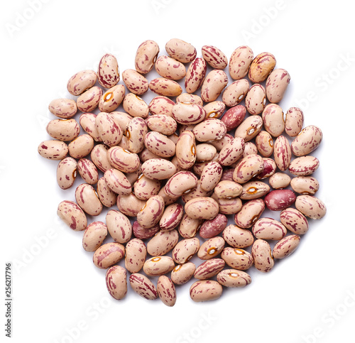 Obraz na plátně A pile of pinto beans isolated on white background.
