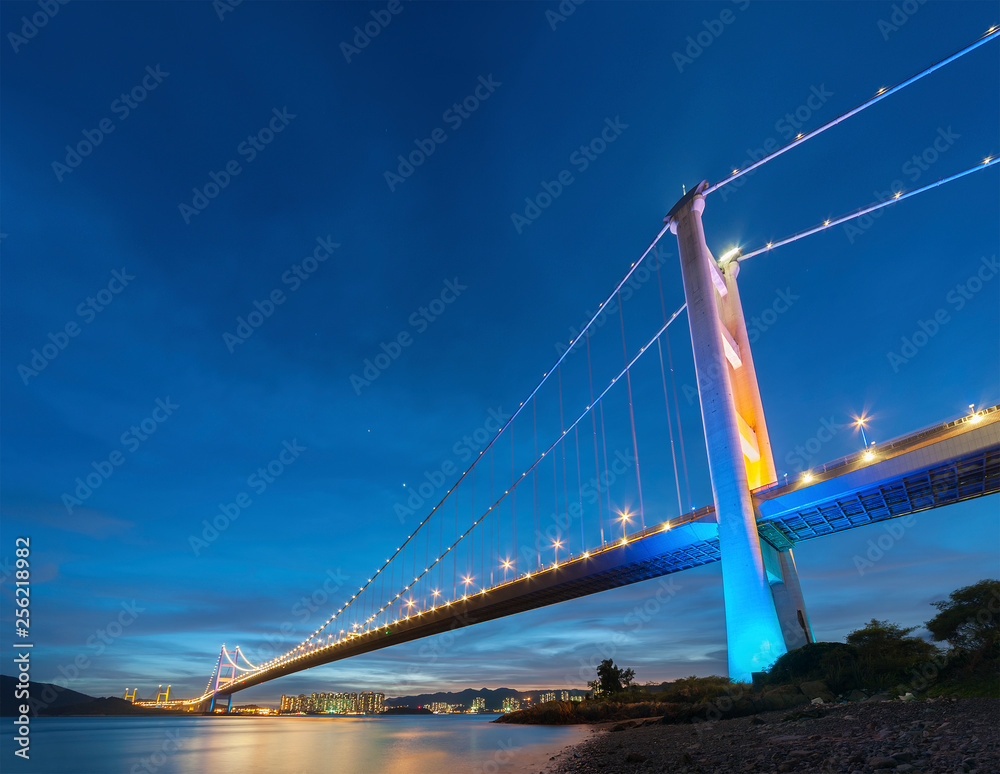 Fototapeta premium Tsing Ma bridge in Hiong Kong at dusk