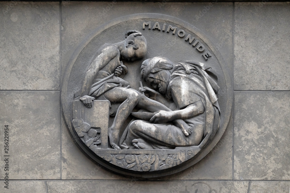 Maimonides, the real name of Mose ben Maimon, the Jewish philosopher, theologian and physician. Stone relief at the building of the Faculte de Medicine Paris Maimonides, the real name of Mose ben Maimon, the Jewish philosopher, theologian and physician. Stone relief at the building of the Faculte de Medicine Paris