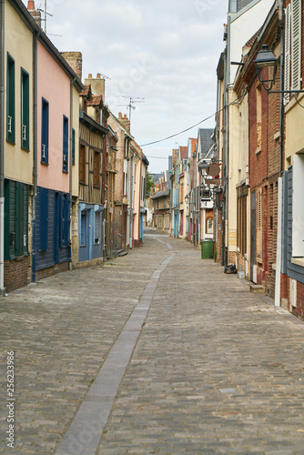Fototapeta Naklejka Na Ścianę i Meble -  Colorful houses line alley in old town of Amiens
