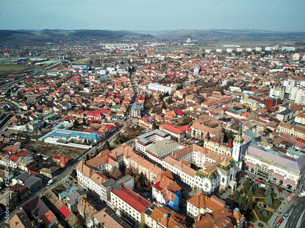 Naklejka premium Aerial shot of Targu Mures old city at daylight