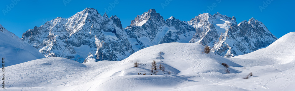 Col du Lautaret, Hautes-Alpes, Ecrins National Park, Alps, France: Panoramic Winter view on the glacier Du Lautaret and glacier de l'Homme with the mountain peaks of Pic Gaspard and La Meije