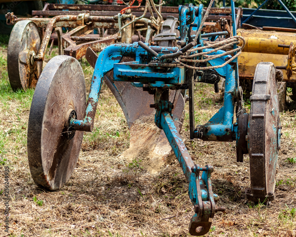 Fototapeta premium Vecchi attrezzi agricoli