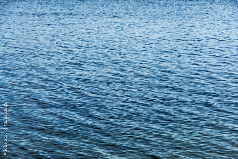 Obraz premium Gentle wave pattern with bright reflections