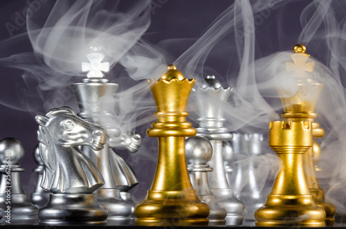 Fierce Chess Battle and the Fog of War