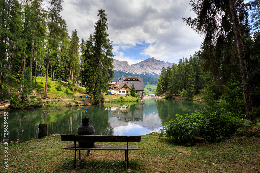 Fototapeta premium lago di Sompunt, Val Badia, Dolomiti