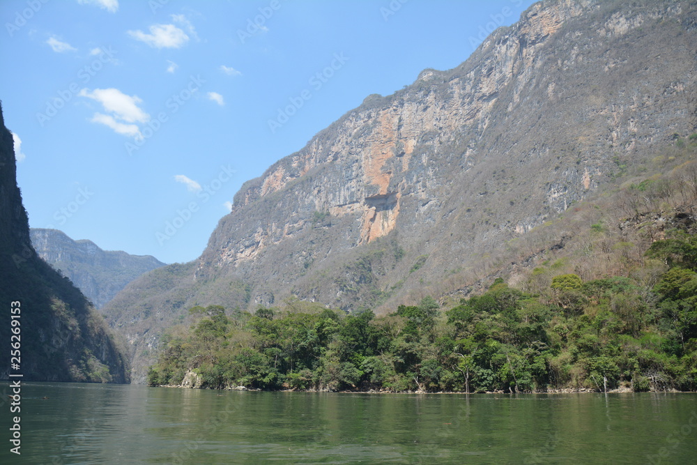 Cañon del Sumidero Chiapas Mexique - Sumidero Canyon Mexico Cañon del Sumidero Chiapas Mexique - Sumidero Canyon Mexico