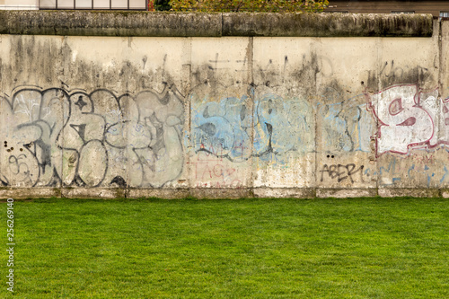 Obraz na plátně Berlin wall painted with graffiti and inscriptions