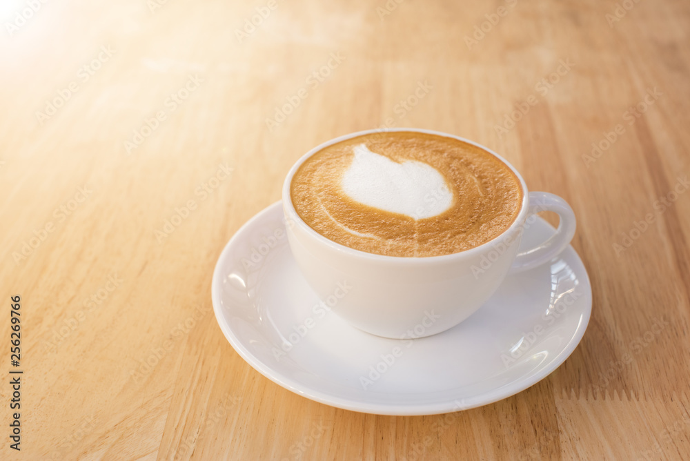Obraz premium Cup of latte coffee on the table