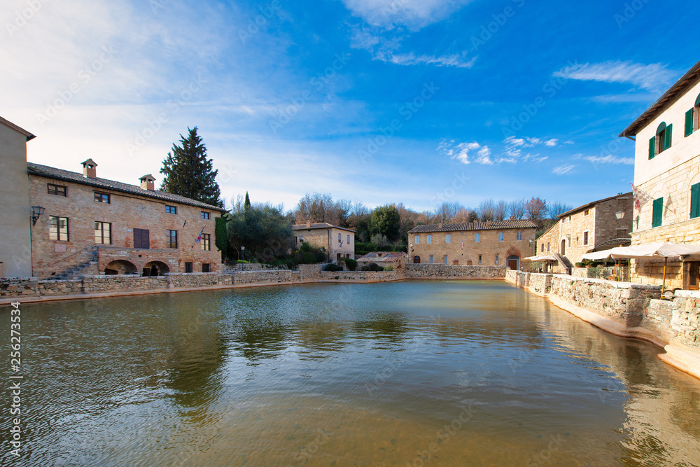 Fototapeta premium Bagno Vignoni. a natural pool in the middle of the houses of a village in the Val d'Orcia in Tuscany