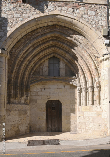 Couvent des Cordeliers Lectoure porte