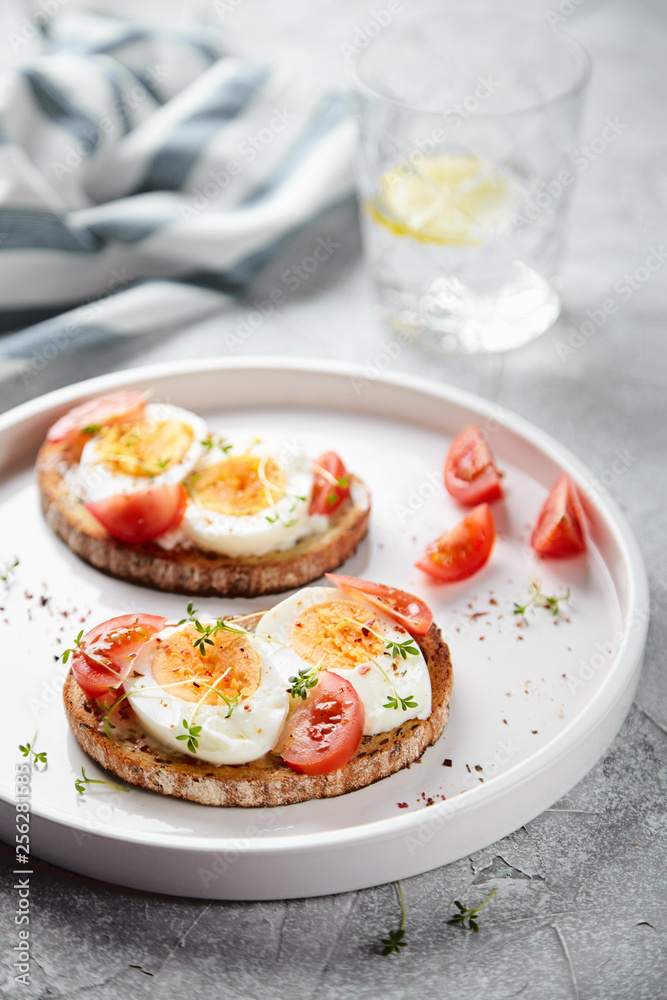 toast with egg and tomato for breakfast