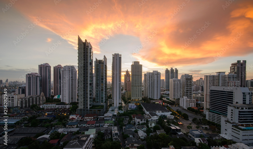 Obraz premium Landscape Bangkok business district with light Twilight