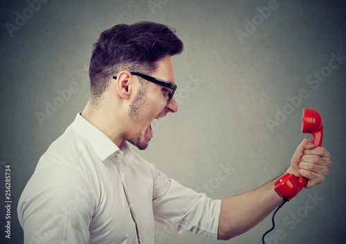 Εκτύπωση καμβά Angry businessman yelling on a red telephone