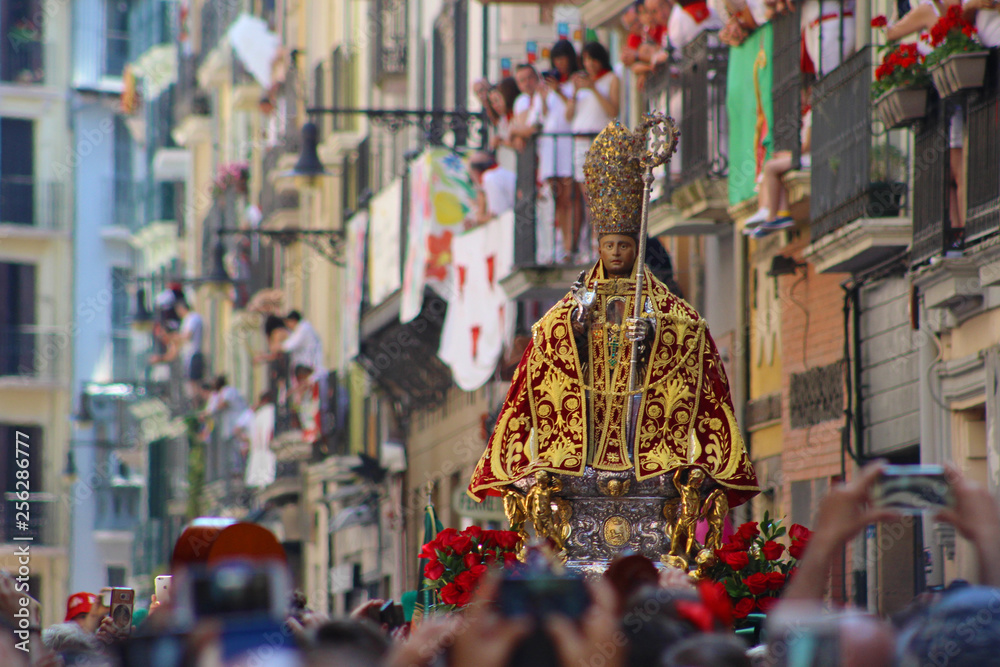San Fermín en procesión, Pamplona, Navarra, España	