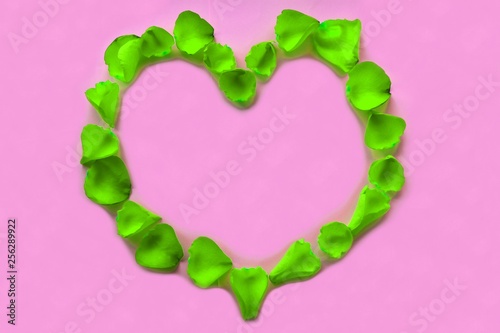  heart of rose petals