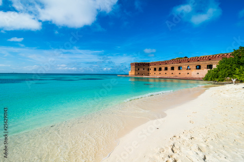 USA, Florida, Florida Keys, Dry Tortugas National Park, White sand beach and turquoise waters before Fort Jefferson