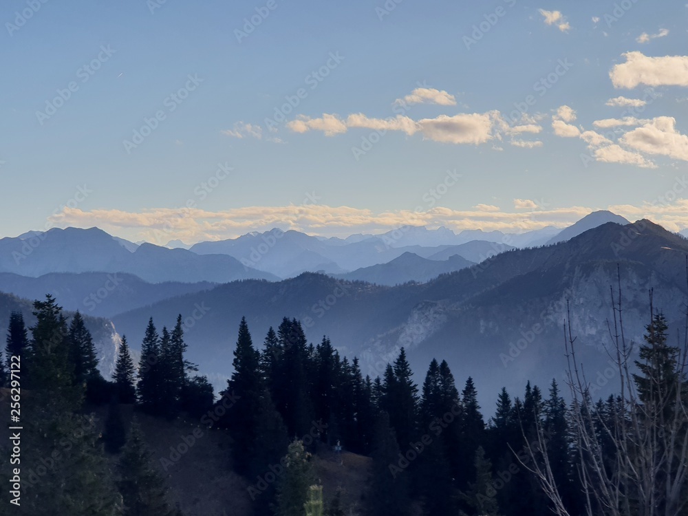 Obraz premium Foggy Mountains