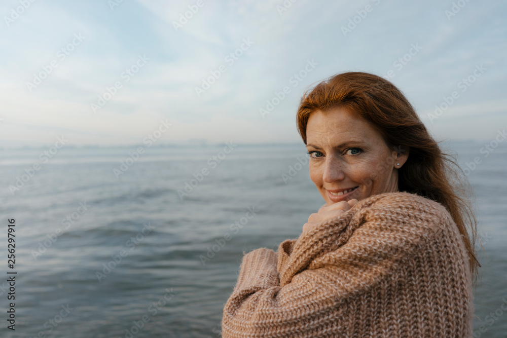 Germany, Hamburg, portrait of smiling woman at the Elbe shore