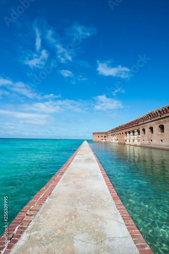 USA, Florida, Florida Keys, Dry Tortugas National Park, Pier surrounding Fort Jefferson
