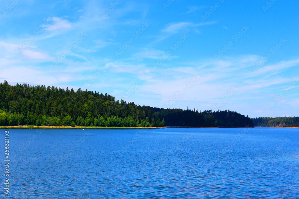 le lac de pierre percee sous le soleil des vosges