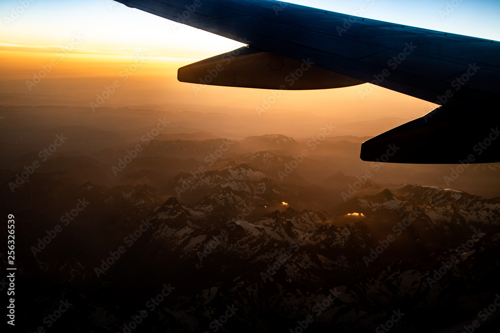 Fototapeta premium Flug über Berge