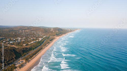 Widok z lotu ptaka fale i plaża Great Ocean Road Australia