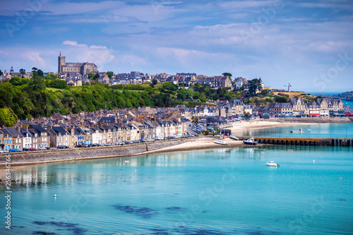 Panoramic view of Cancale, located on the coast of the Atlantic Ocean on the Bai Fototapet
