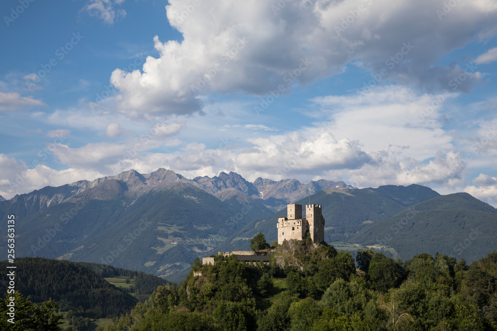 Festungsruine in den Dolomiten - Italien