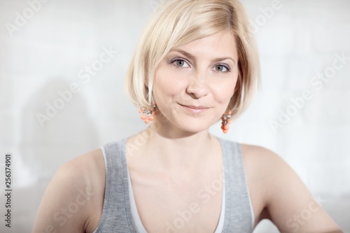 Closeup portrait of blonde woman Free Download Closeup portrait of blonde woman - GFXLoad