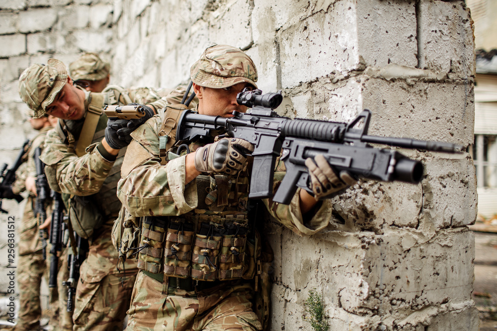 Fototapeta premium Army soldier during the military operation in the city. war, army, technology and people concept.