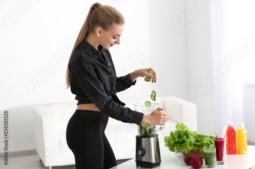 Young woman preparing healt...
