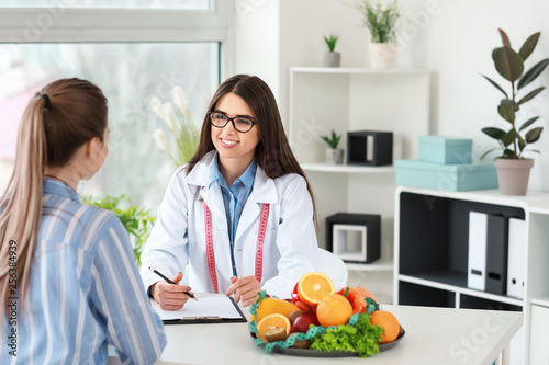 Young woman visiting nutrit...