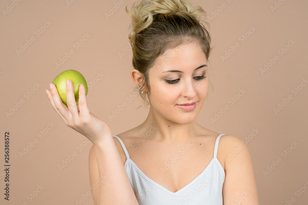 girl with an apple