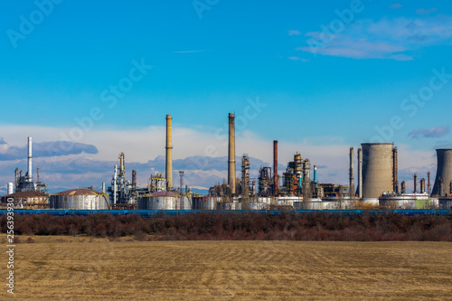 Oil refinery with facilities, tanks and trains