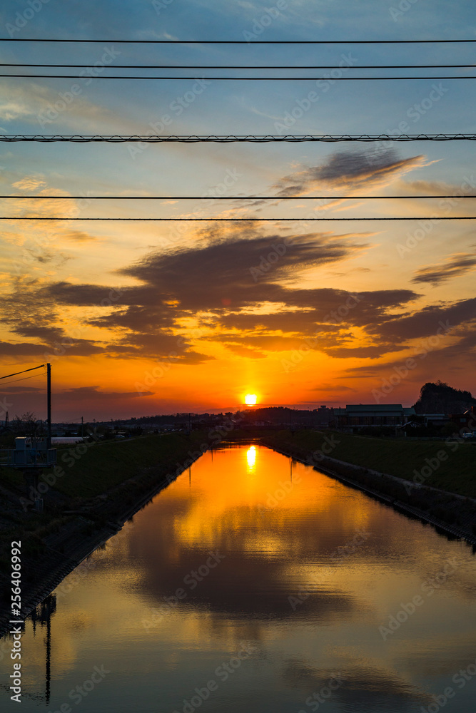 河口に沈む夕陽