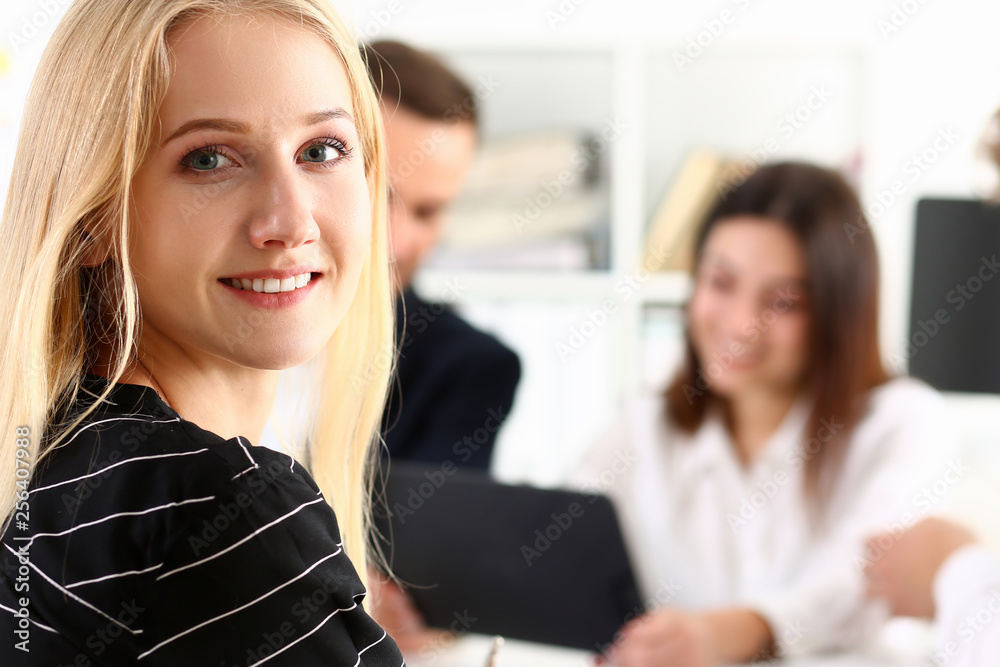Beautiful smiling cheerful girl at workplace look in camera - obrazy, fototapety, plakaty 