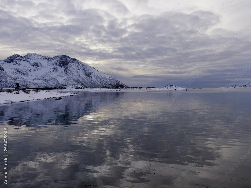 Fototapeta premium reflection in sea