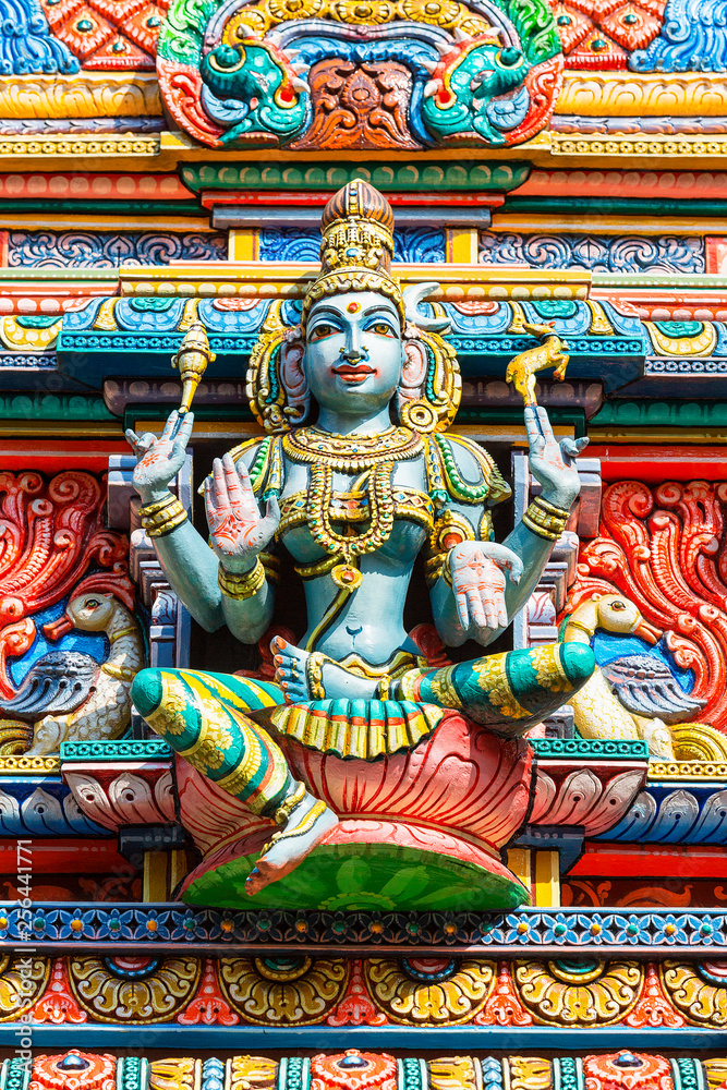 Obraz premium Exterior detail of Sri Mariamman Temple in Silom Road
