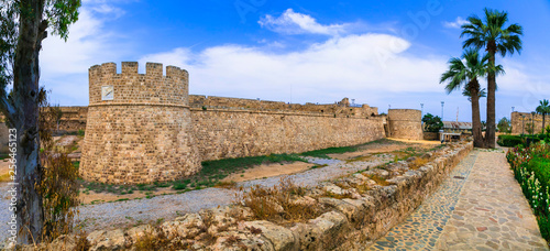 Foto Landmarks of northe Cyprus - ancient  Famagusta, view of citadel castle