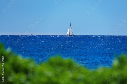 sailing in the Hawaiin islands © jdross75