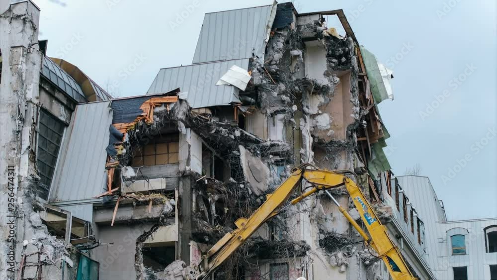 Excavator destroys the old building, timelapse. Demotazh old house. Excavator destroys the old building, timelapse. Demotazh old house.