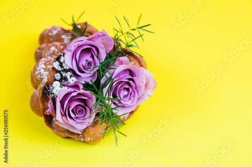 Fototapeta Naklejka Na Ścianę i Meble -  bouquet of roses isolated on yellow background
