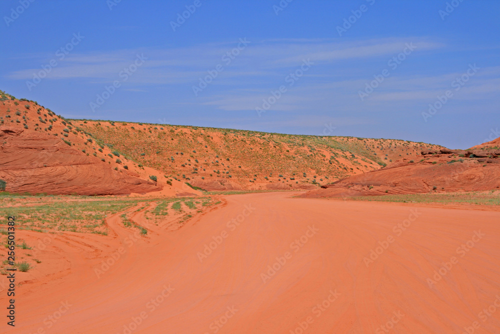 Fototapeta premium On the sandy road to Antelope Canyon 