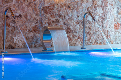 Thalassotherapy pool with waterfall and jets